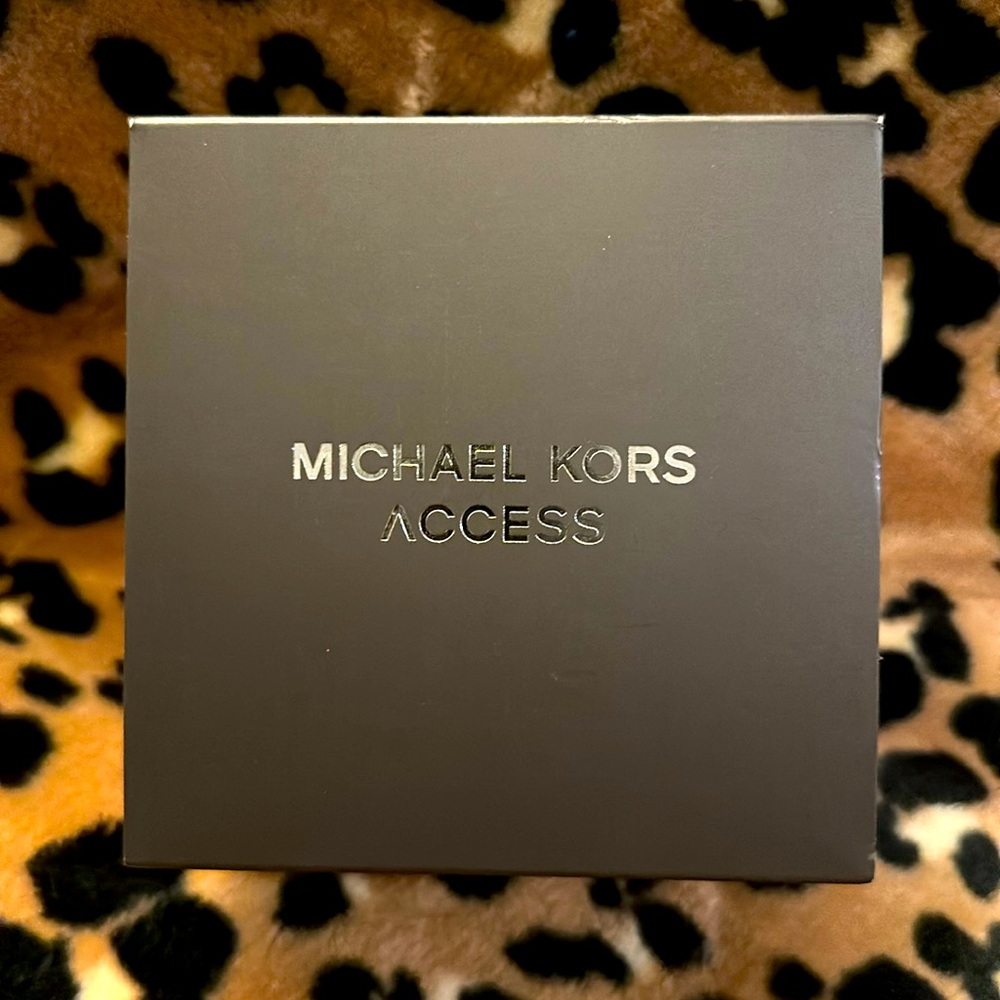 Michael Kors Access Gen 4 MKGO Pink-Tone&Silicone Smartwatch powered by Google™